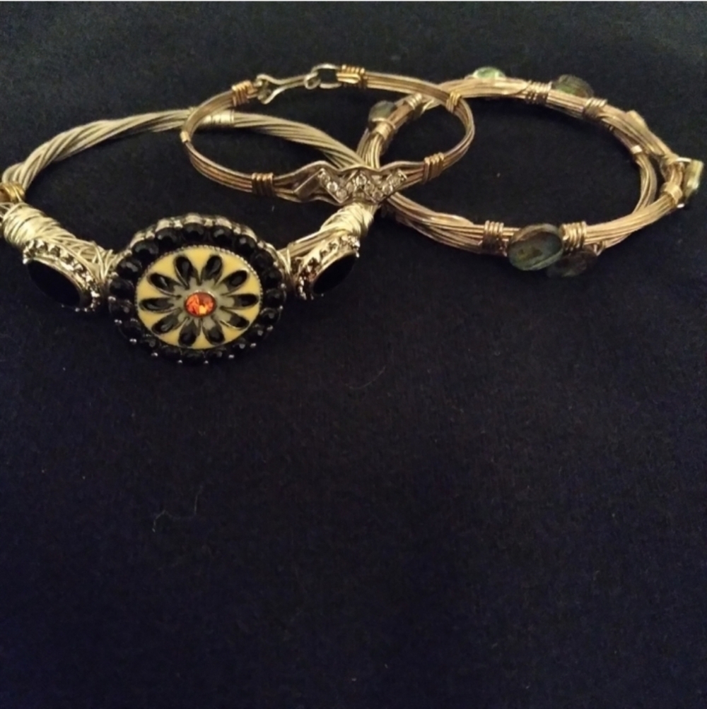 Set of 4 silver tone wire bracelets